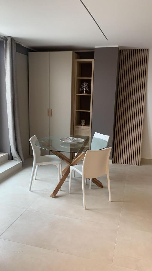 Apartment R39 Attic With Terrace And Private Parking Milan